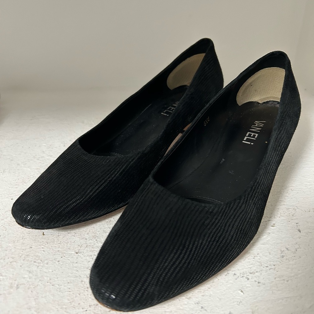 Vaneli Black Textured Flats